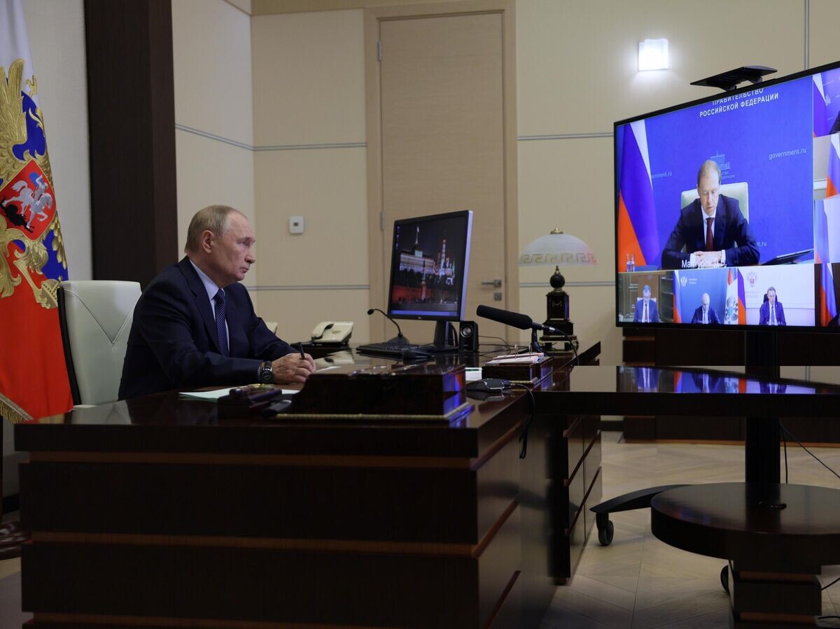    Президент РФ Владимир Путин в режиме видеоконференции проводит совещание о ситуации в Белгородской, Брянской и Курской областях© РИА Новости / POOL