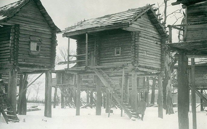Бани на сваях в селе Жарки (1950 гг.)