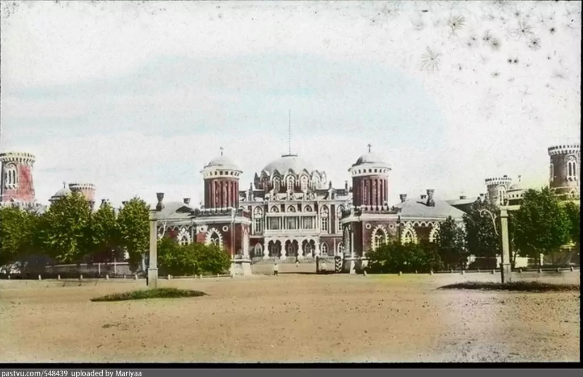 Петровский путевой дворец. Фото 1910 г. Источник: pastvu.com