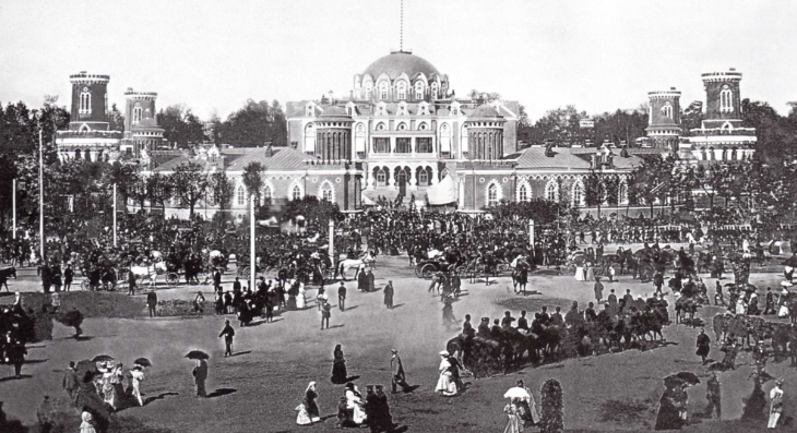 Коронационные торжества. Петровский путевой дворец. Фото 1896 года. Источник: pastvu.com