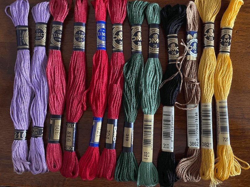 На фото выше видно как менялась этикетка ниток ДМС. Фото tyrsa (источник: Reddit)