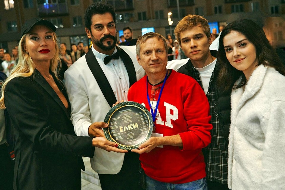    Один из самых ожидаемых эпизодов фильма - новелла «Золушка», в которой сыграет звезда турецкого сериала «Великолепный век» Бурак Озчивит. Фото: Катерина КОТОВА