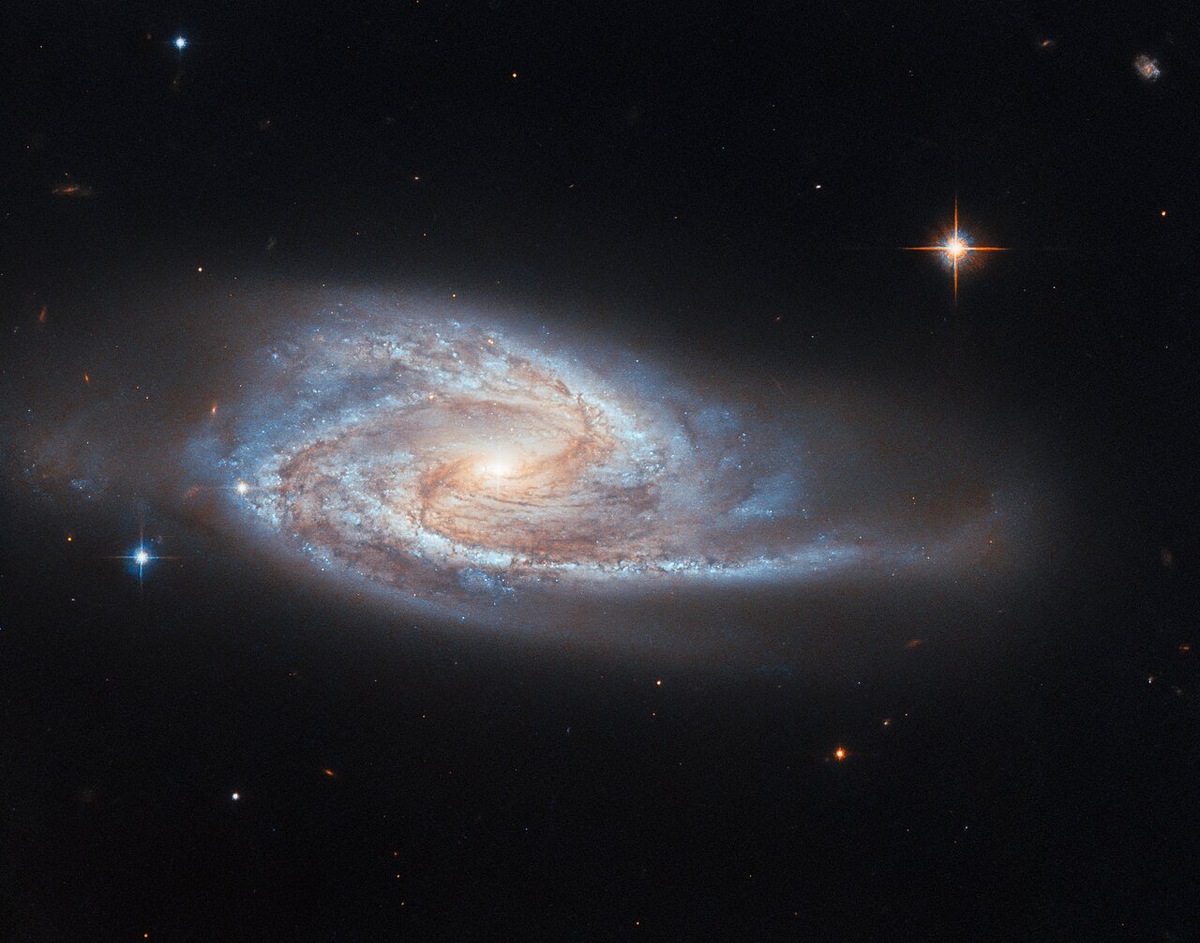Спиральная галактика UGC 3478. Credit: ESA/Hubble & NASA, M. Koss, A. Barth