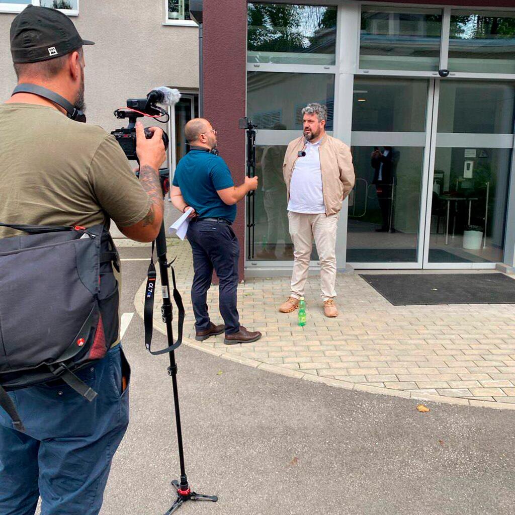 Журналист Владимир Дорофеев у здания Рижского городского суда © соцсети / Алла Березовская