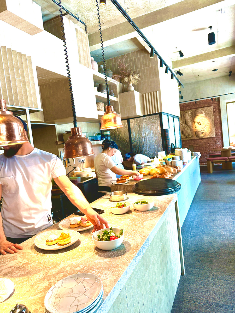 Фотография сделана автором канала. Это зал внутри.