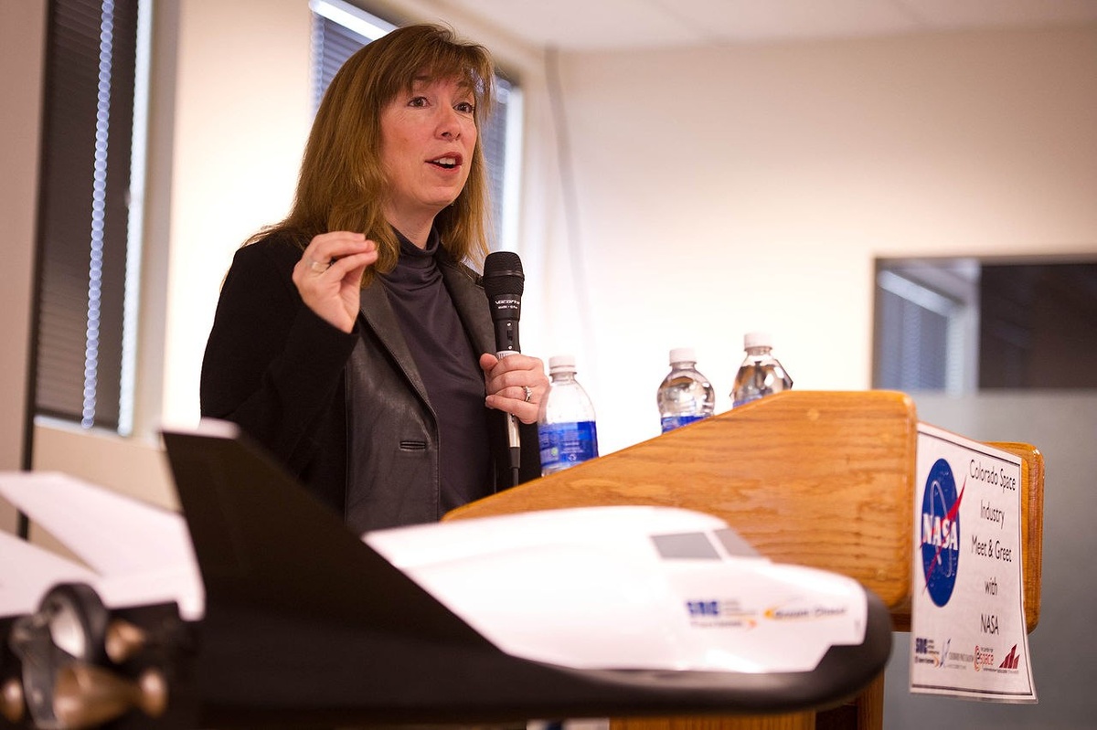 Фото с пресс-конференции Sierra Nevada Corporation, где показывался макет космического корабля Dream Chaser, 2011 год.