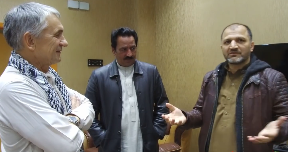 Дядя Саша слушает притчу "о переводчике.