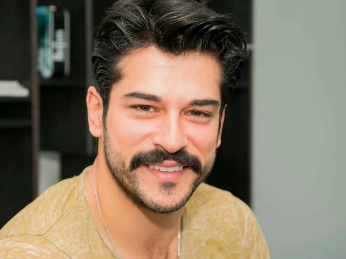 Актер Бурак Озчивит