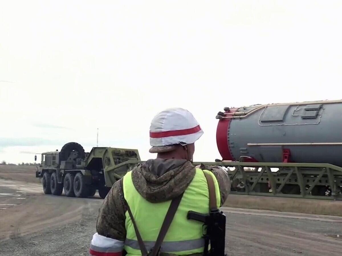    Гиперзвуковой ракетный комплекс "Авангард" заступил на боевое дежурство в Оренбургской области. Скриншот видео© РИА Новости / Пресс-служба Минобороны РФ