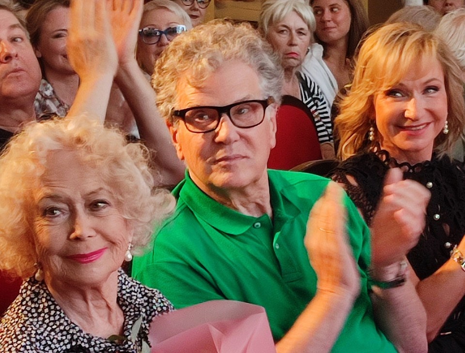    Игорь Костолевский, Светлана Немоляева и Ольга Прокофьева радуются началу сезона. Анастасия ПЛЕШАКОВА