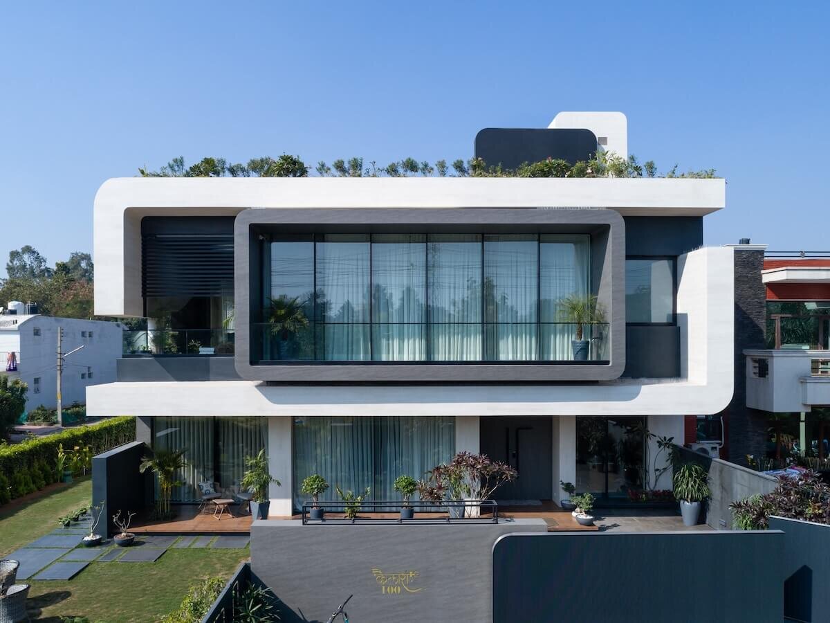 Источник изображения - https://amazingarchitecture.com/storage/files/1742/architecture-projects/subash-associates/manish-residence/manish-residence-panchkula-subash-associates-3.jpg