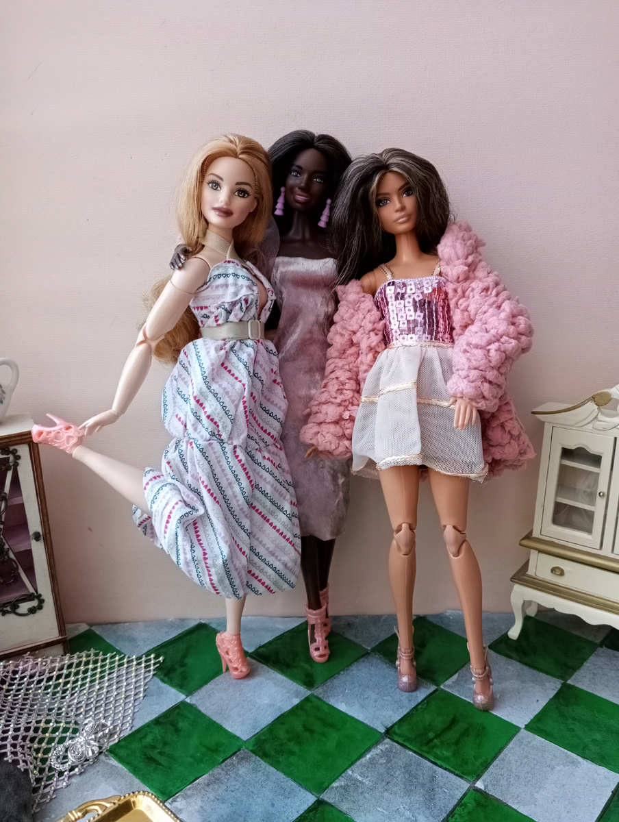 Здесь рукавов ещё не видно)