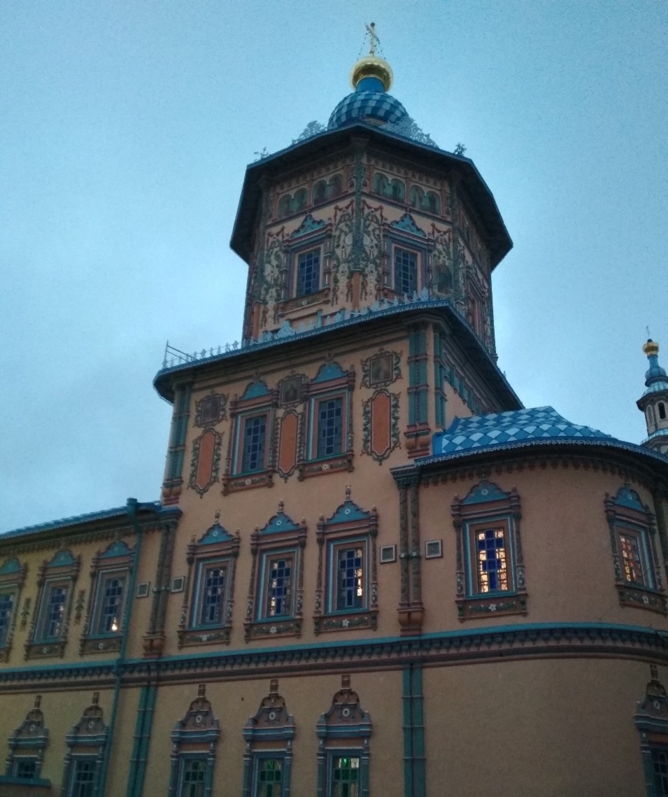 Храм Петра и Павла с витражными окнами!