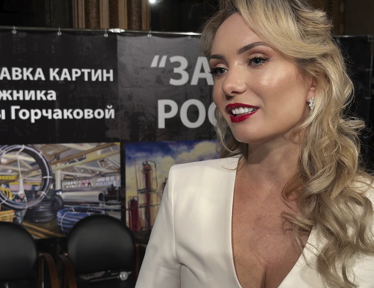    В Москве открылась выставка картин Анны Горчаковой «Заводы России»