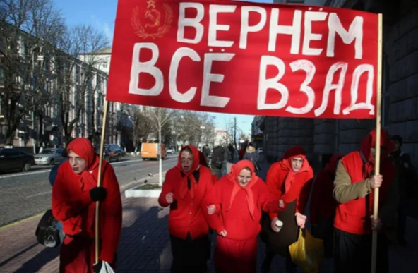 вангую: переодетые в бабкинские наряды депутатики скоро все вернут, ЯК БУЛО)))