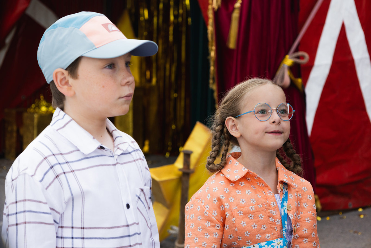 Сергей Федоров и Полина Айнутдинова. Кадр из сериала "Любопытная Варвара".