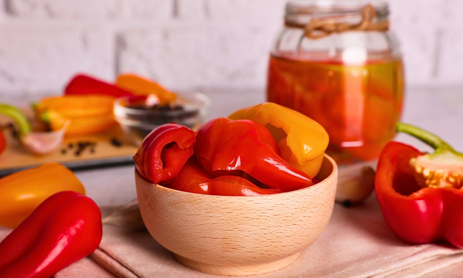 В память о маме готовлю каждую осень болгарские перцы с мёдом на зиму. Любимую закуску всей нашей семьи и друзей