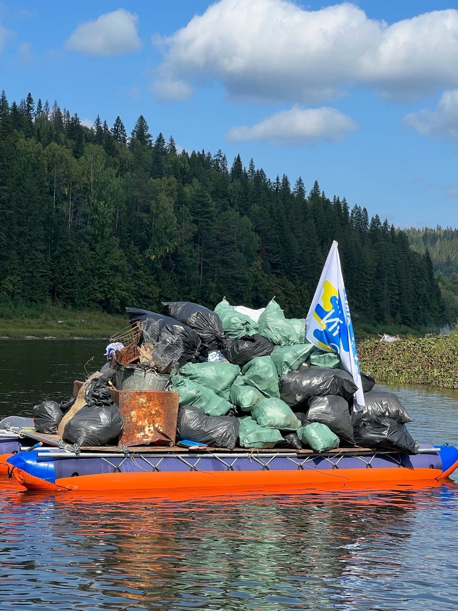 Мусор собранный на туристических стоянках, упакованный в мешки. Фото автора