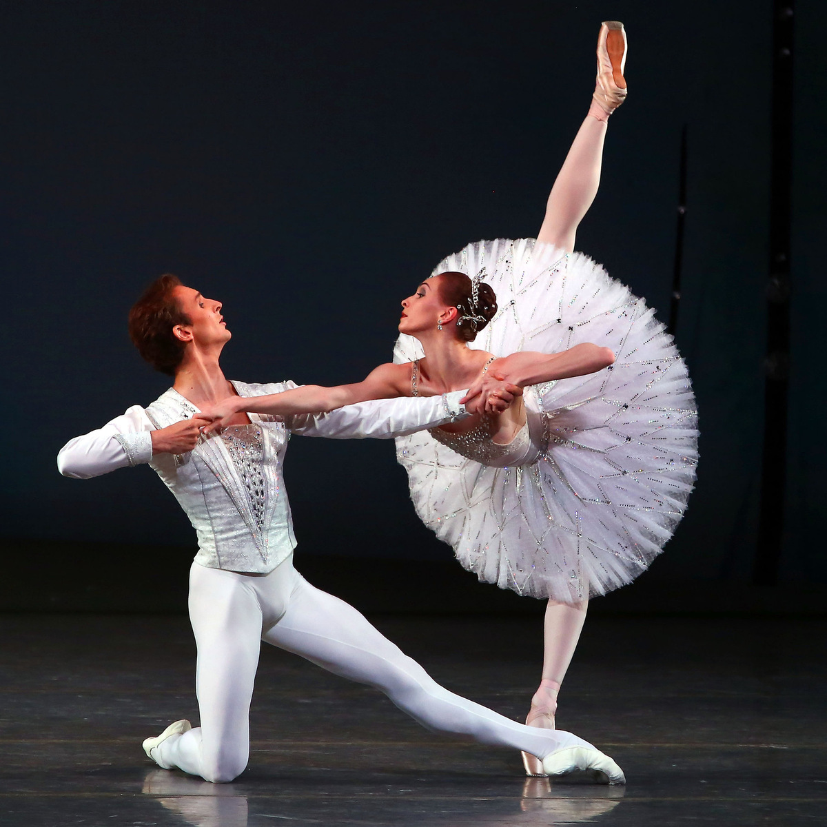 Фото отсюда https://static01.nyt.com/images/2017/07/23/arts/22jewels-web2/22jewels-web2-superJumbo.jpg