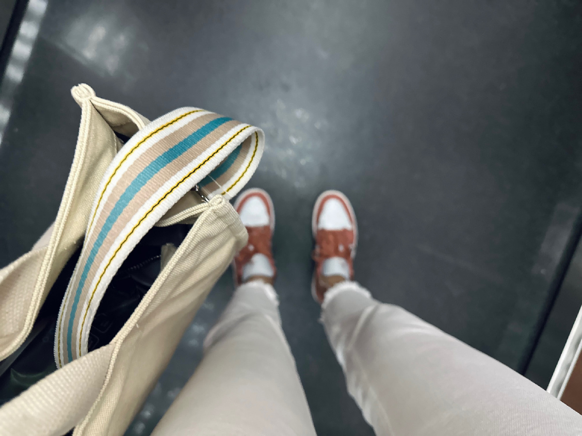 У нас ценится то, когда ты приходишь на работу в любом состоянии. Однажды ассистент директора мне четко обозначила негласную политику: «Умри, но сделай».