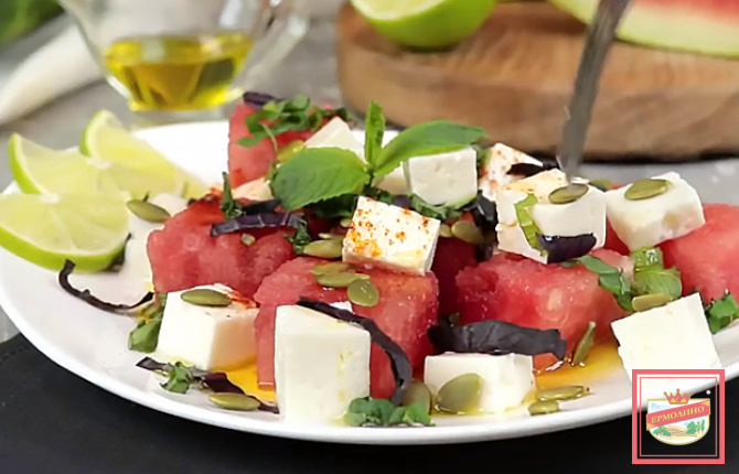 Арбузный салат с рассольным сыром