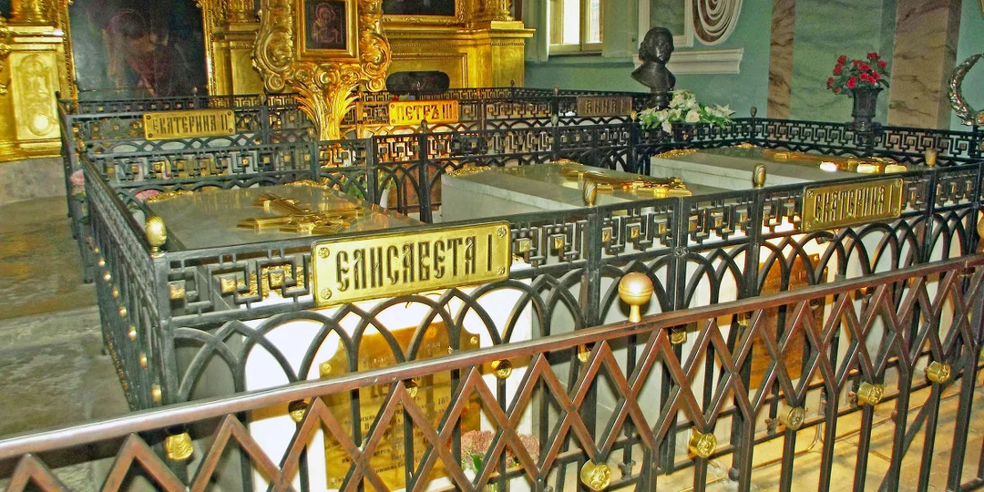 Почему русских царей, после смерти, не хоронили в земле