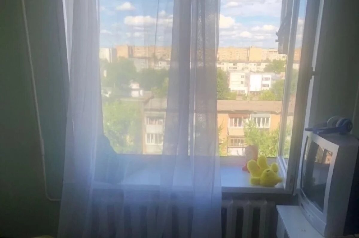    Выпавший из окна четырехлетний мальчик скончался в Волгограде