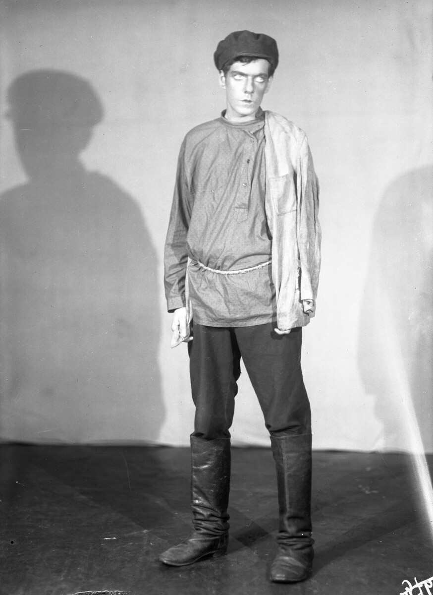 В роли Рябцова в спектакле "Враги", 1935 г. 
