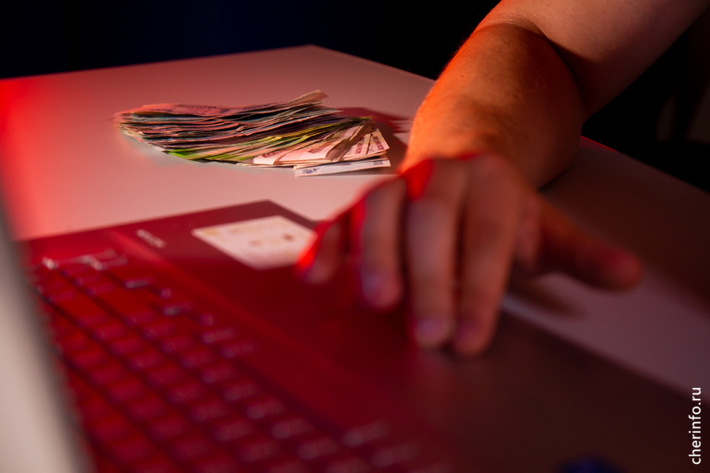    Жертвой аферистов стала 73-летняя череповчанка. Ей позвонил якобы сотрудник правоохранительных органов.