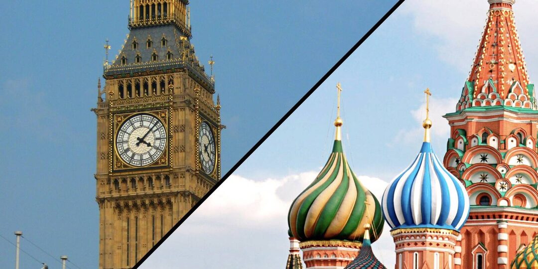 Как по-английски сказать «на обочине»?