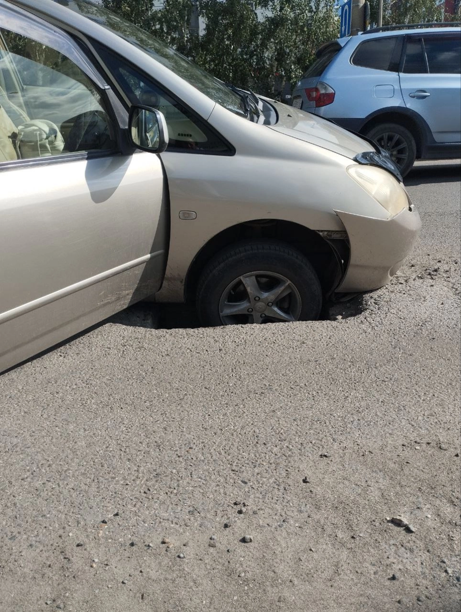    Яма в Барнауле . Источник: "Инцидент Барнаул"