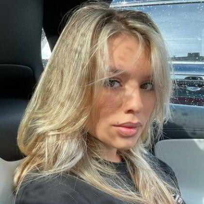     Люся Чеботина постриглась во время своего выступления