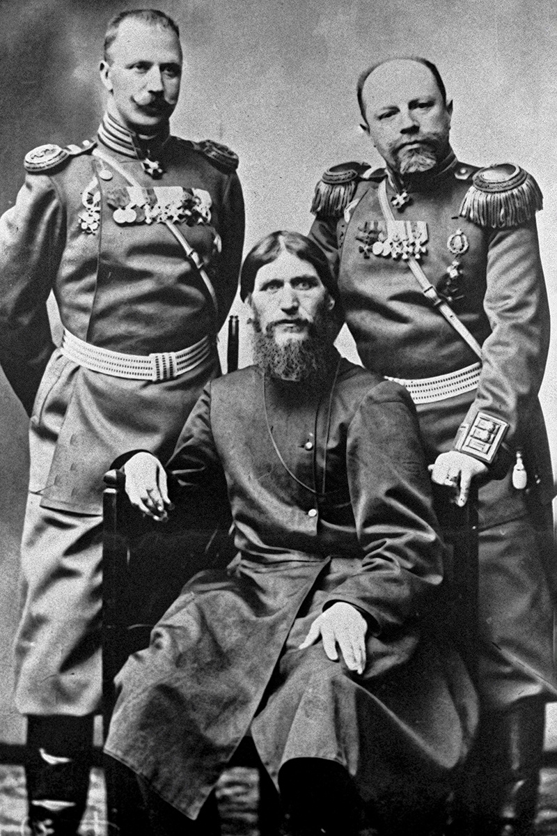 Полковник Д.Ломан, Г. Распутин и генерал-майор князь М. Путятин, 1900-е годы. фото из ria.ru