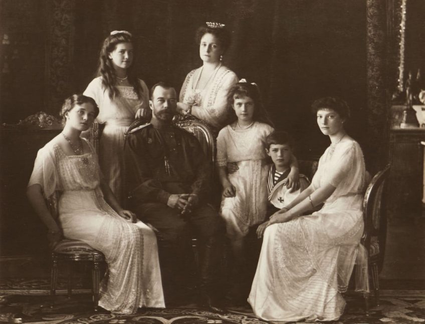 Император Николай II с семьёй, 1900-е годы. фото из rg.ru