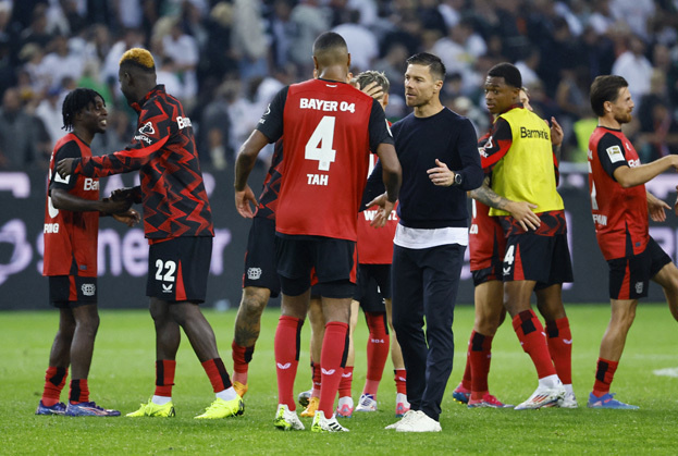    Джонатан Та и Хаби Алонсо. Reuters