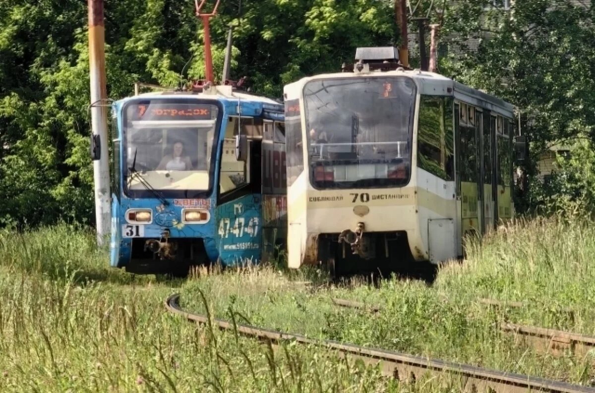    В Ярославле женщина оставила автомобиль на трамвайных путях после ДТП