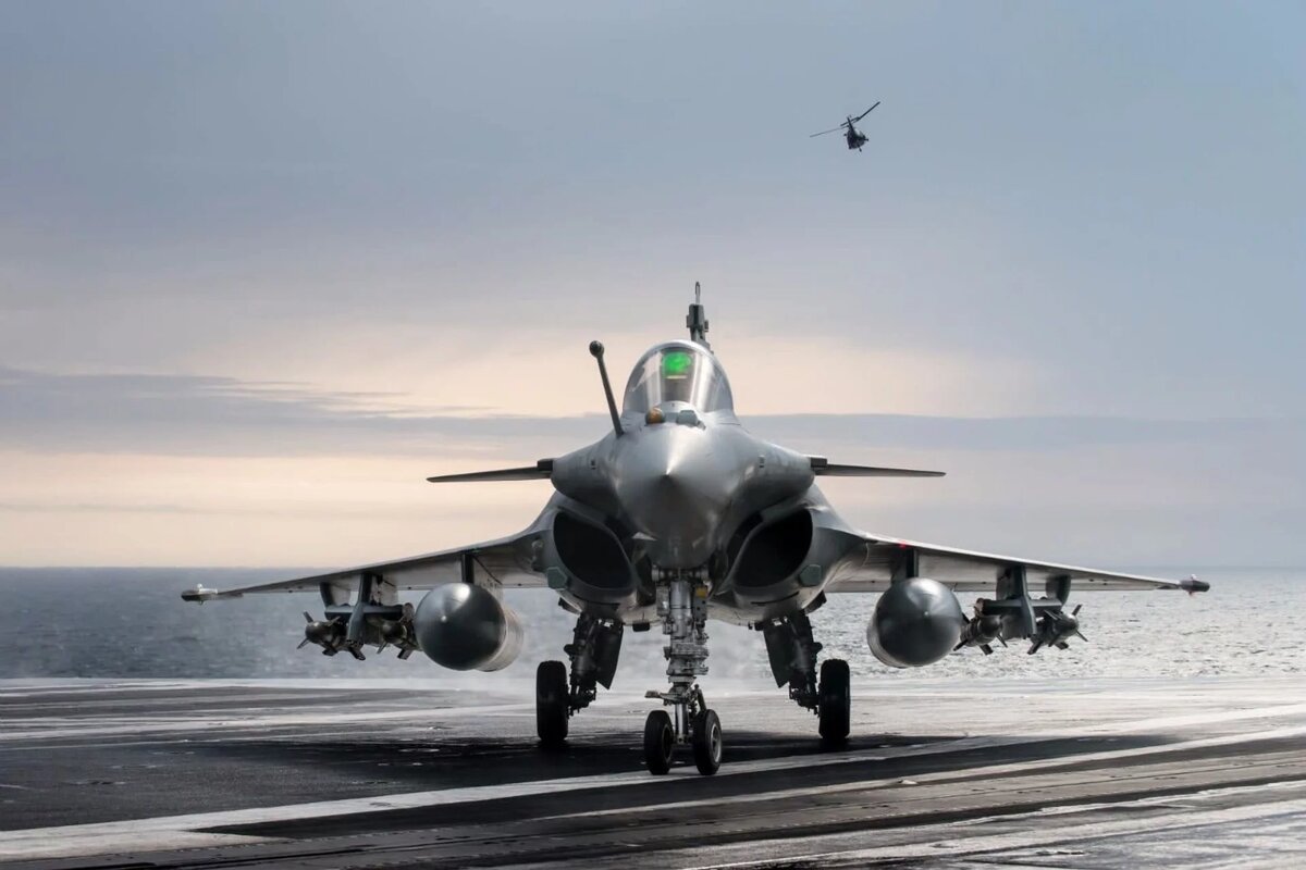 Rafale известен своими возможностями «Omnirole», позволяющими ему выполнять широкий спектр задач, включая завоевание превосходства в воздухе, наземную поддержку, разведку и ядерное сдерживание. Фото: Dassault Aviation