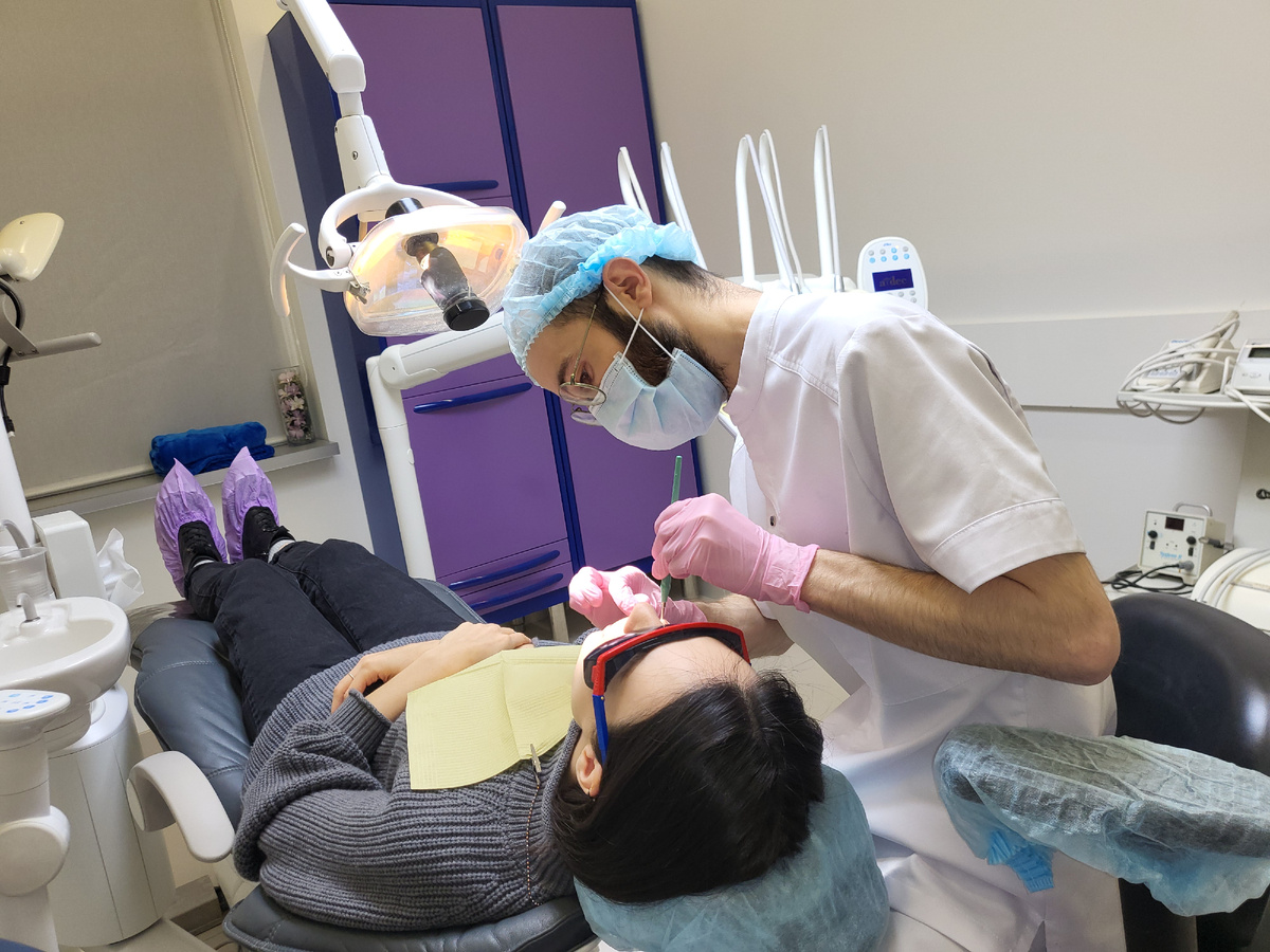 Доктор А.И. Габатаев за работой. 