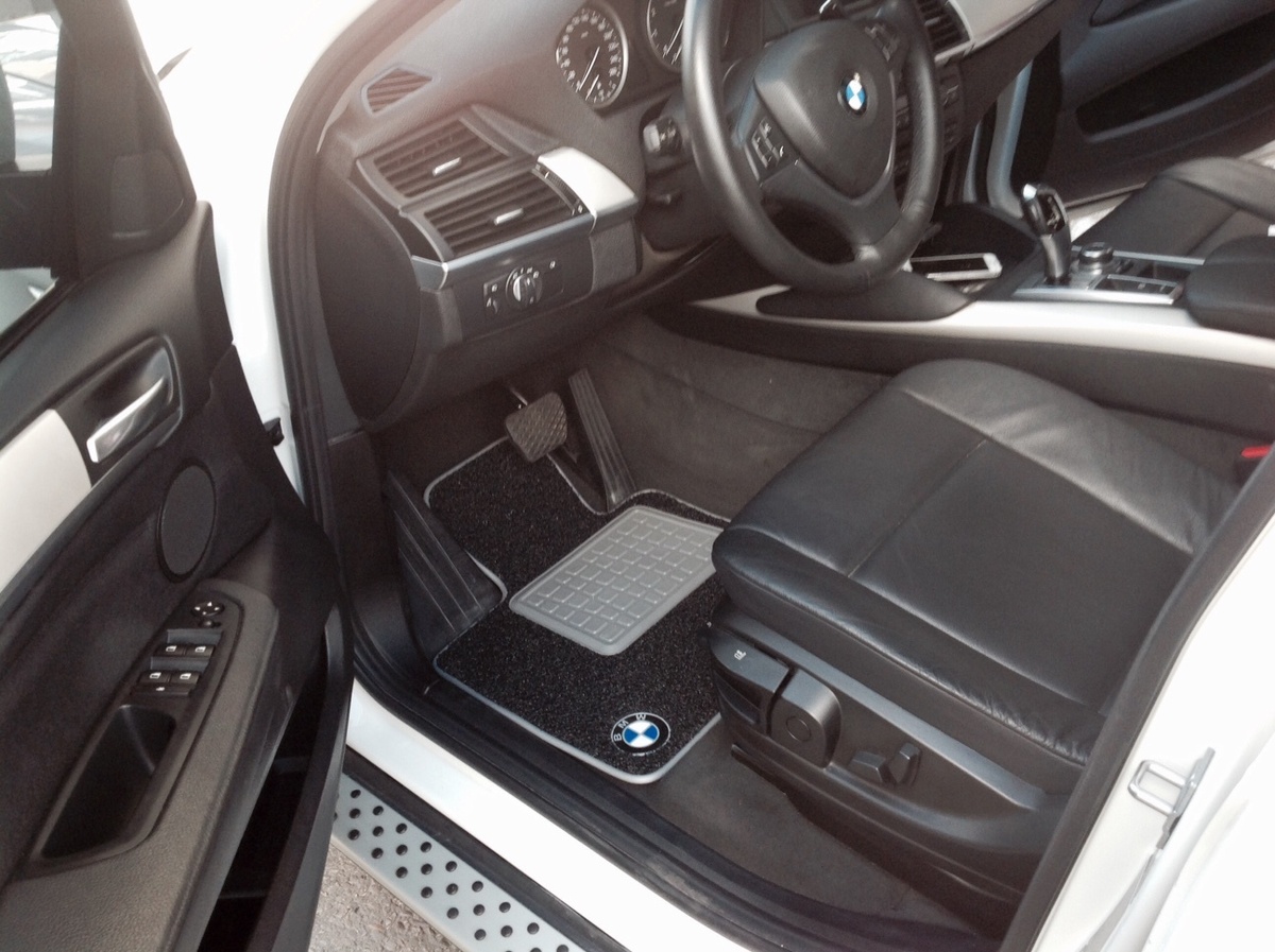    «car mat» by Comercializadora Davinci is licensed under CC BY 2.0