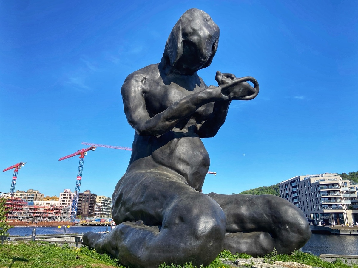 Скульптура «Мать»