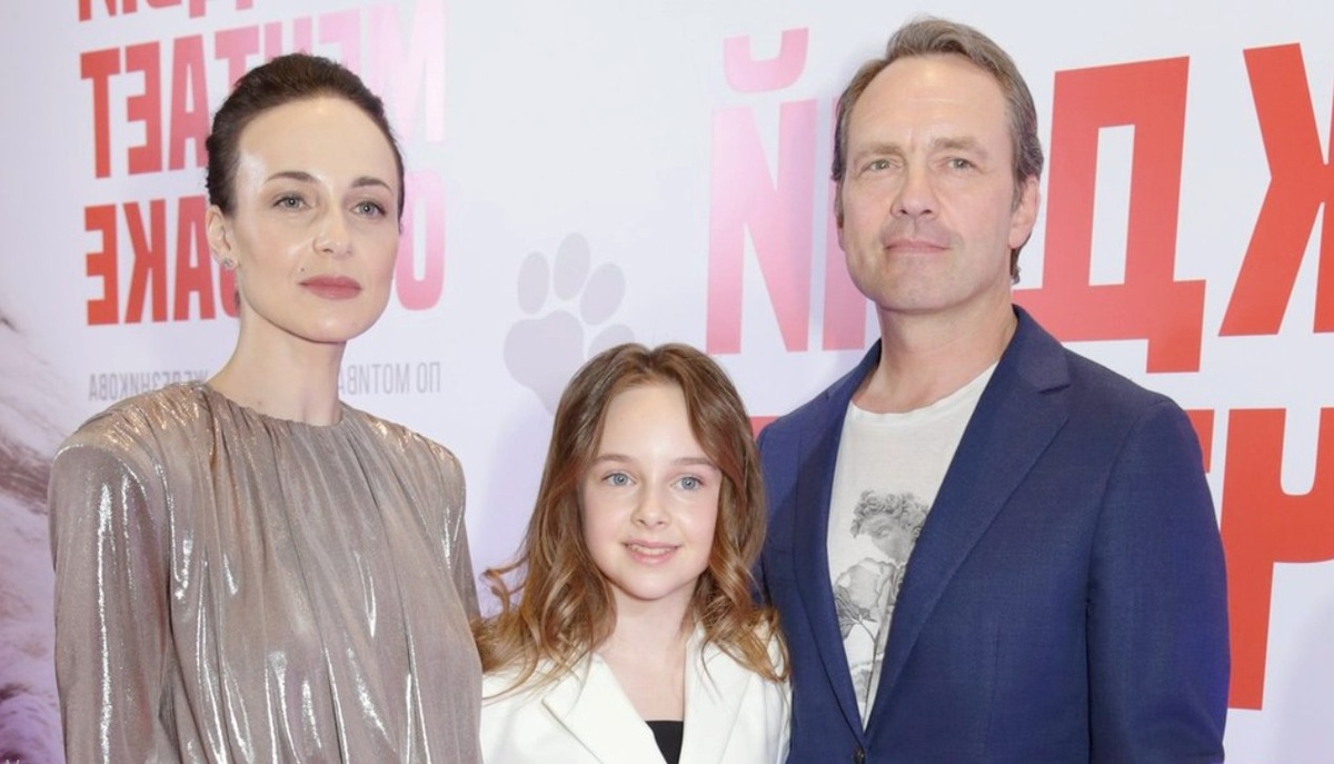 на фото Анна Снаткина, Виктор Васильев и их дочь Вероника 