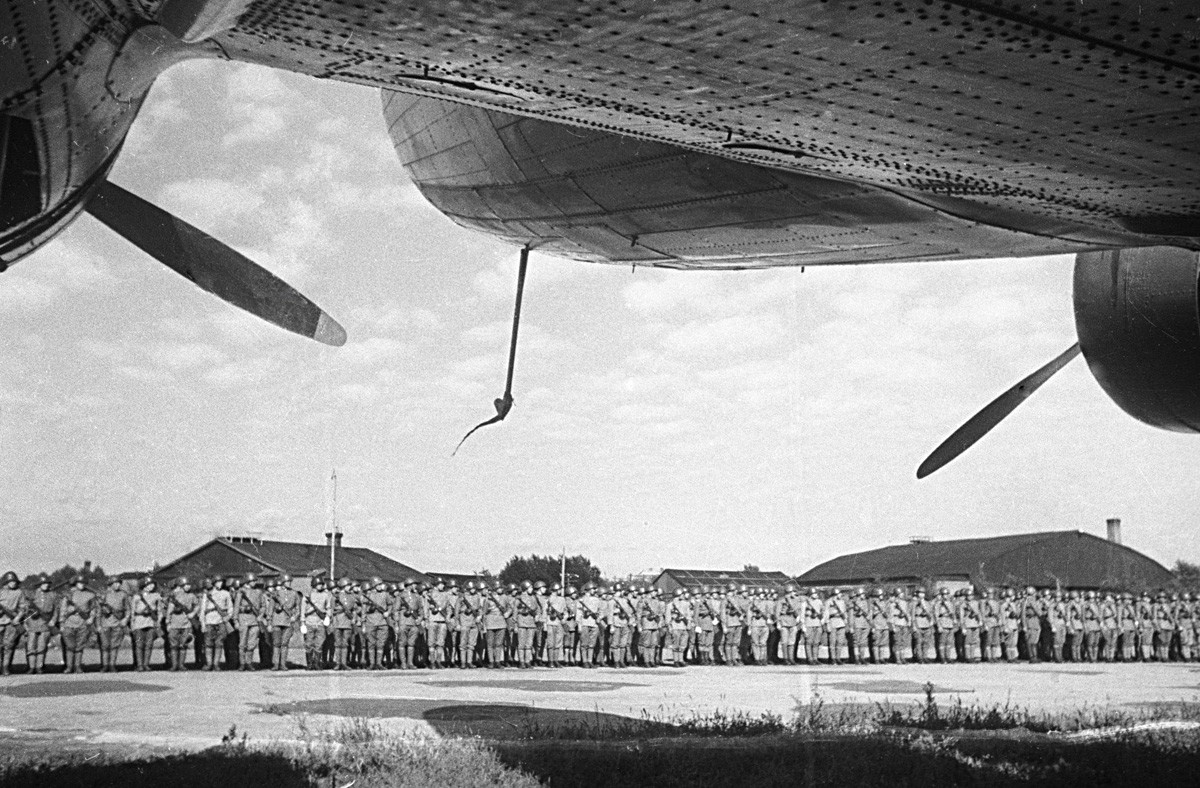 Это неправильная фотография. Это десантники в Харбине, в 1945 году.