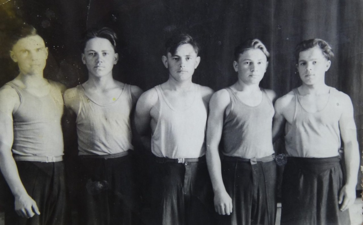 Станислав Курилов с друзьями, 1951 год