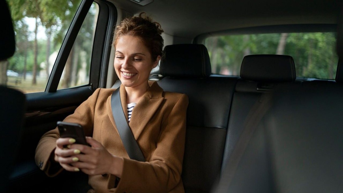    Если у таксиста нет полиса ОСГОП, ему грозит штраф до миллиона. Фото: freepik