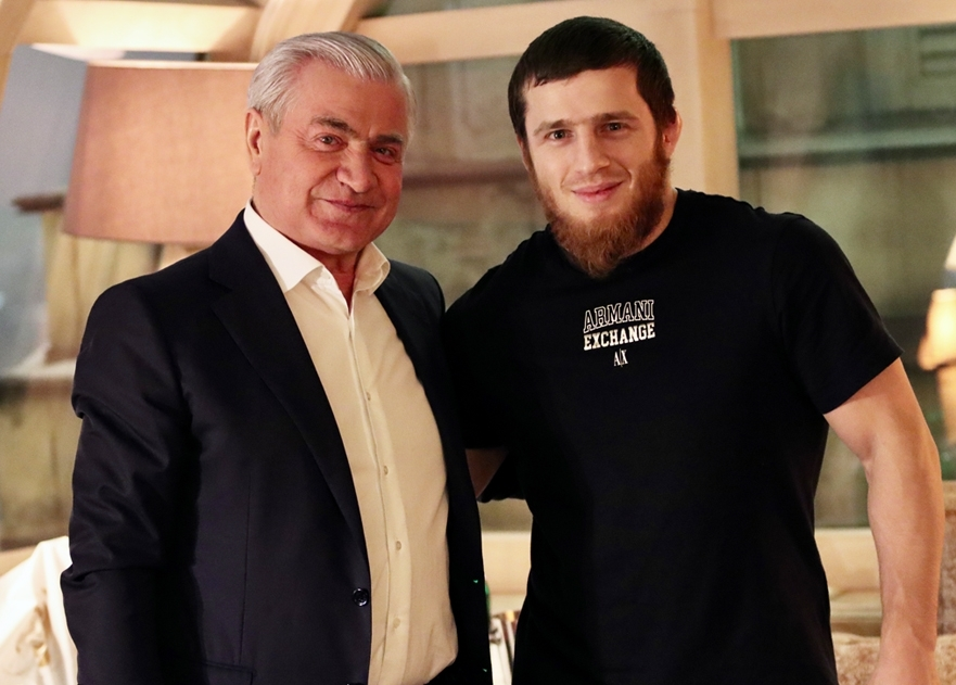 Омар Муртузалиев (слева)