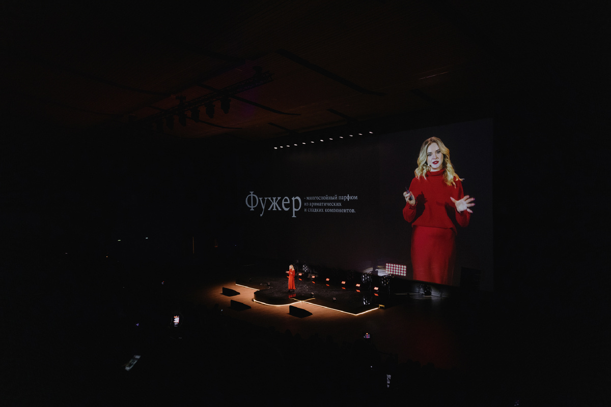 Это я выступаю на аудиторию 1000 человек