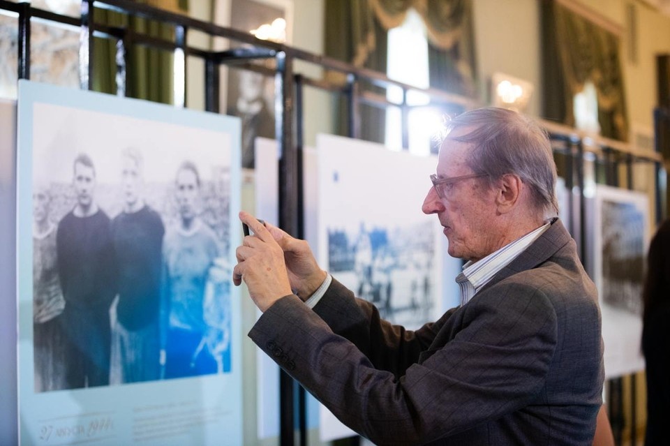    Выставку, посвященную победе в Кубке в 1944 году, посетили и стар и млад. ФК "Зенит"