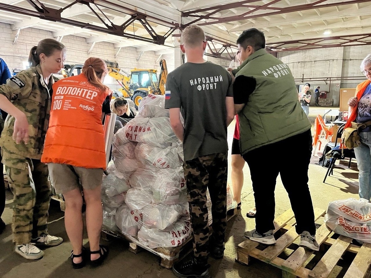    Народный фронт за сутки передал 3 тысячи гуманитарных наборов переселенцам из курского приграничья