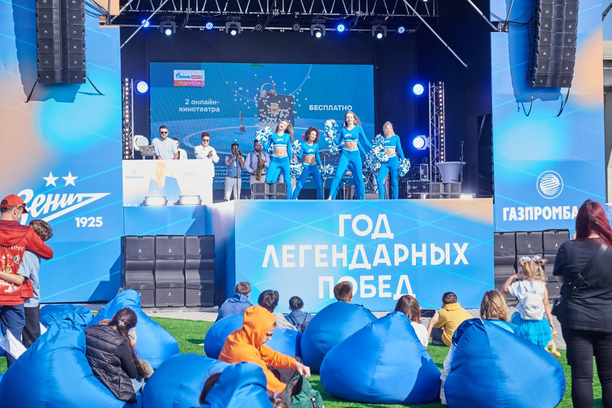    Какой футбол без чирлидерш?