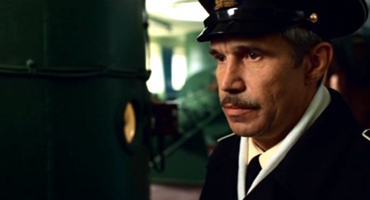 Кадр из кинофильма "72 метра", 2004 г., режиссер Владимир Хотиненко, сценаристы Валерий Залотуха, Владимир Хотиненко, композитор Эннио Морриконе (скриншот)